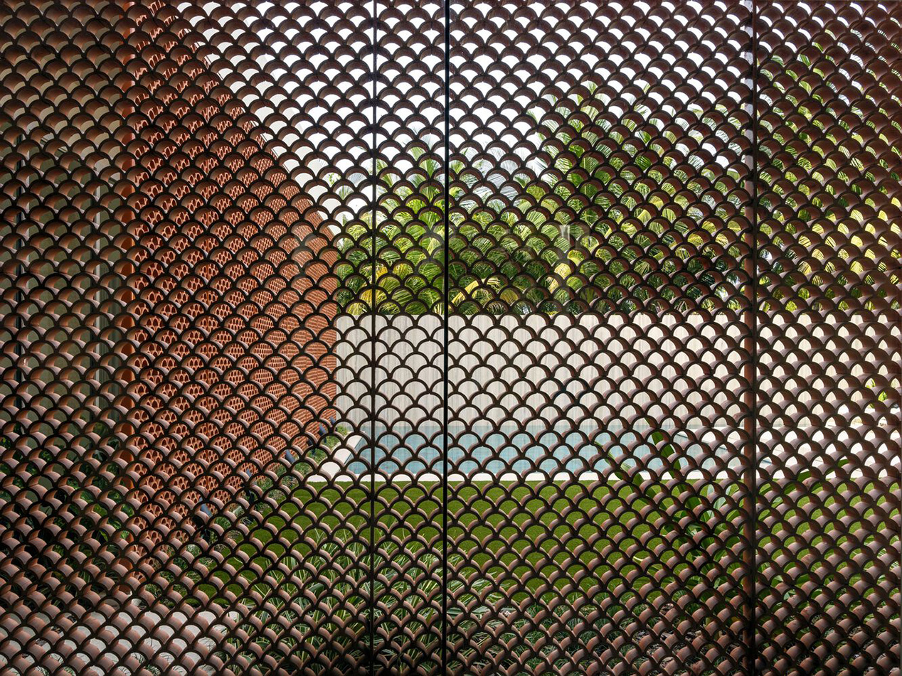 Biệt thự Brisana tại Puerto Rico – không gian nhiệt đới cải tạo bởi Paul Raff Studio với terracotta scallop, ánh sáng tự nhiên và vườn liên kết.