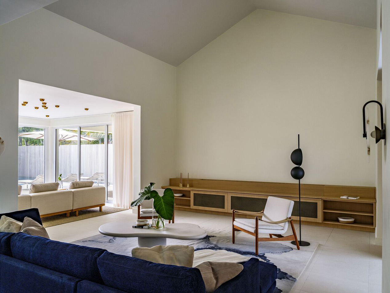 Biệt thự Brisana tại Puerto Rico – không gian nhiệt đới cải tạo bởi Paul Raff Studio với terracotta scallop, ánh sáng tự nhiên và vườn liên kết.