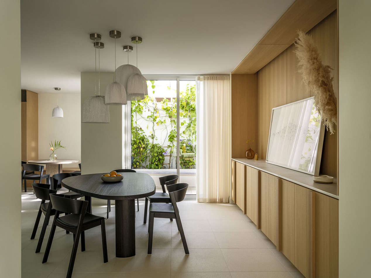 Biệt thự Brisana tại Puerto Rico – không gian nhiệt đới cải tạo bởi Paul Raff Studio với terracotta scallop, ánh sáng tự nhiên và vườn liên kết.