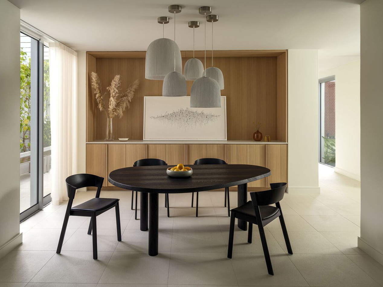 Biệt thự Brisana tại Puerto Rico – không gian nhiệt đới cải tạo bởi Paul Raff Studio với terracotta scallop, ánh sáng tự nhiên và vườn liên kết.