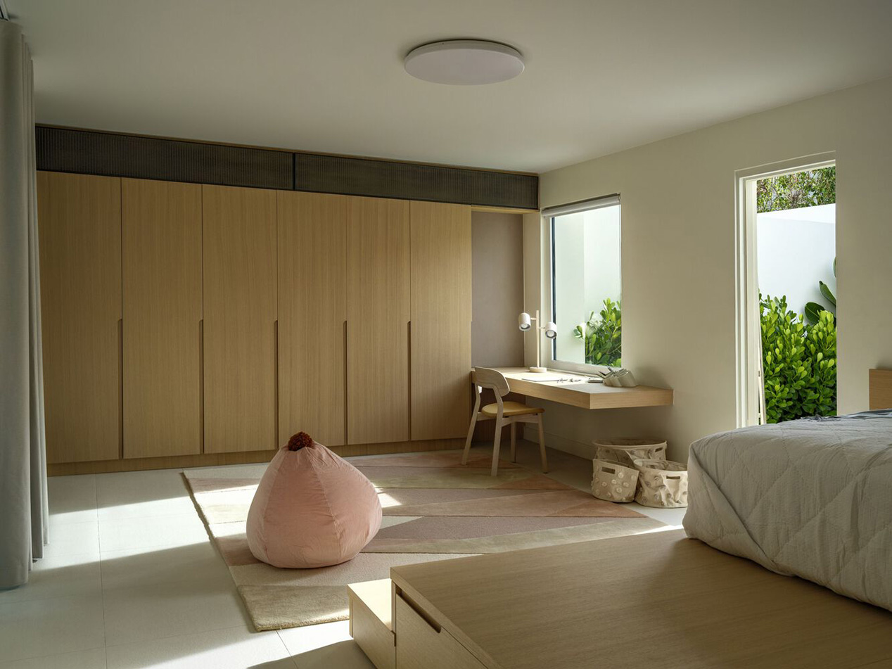 Biệt thự Brisana tại Puerto Rico – không gian nhiệt đới cải tạo bởi Paul Raff Studio với terracotta scallop, ánh sáng tự nhiên và vườn liên kết.