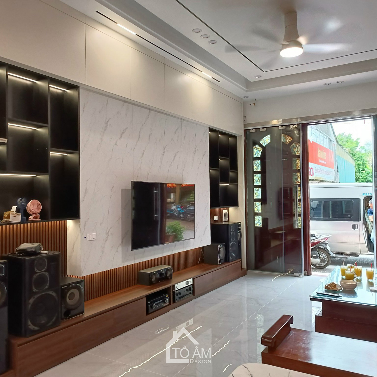 Phòng khách: Nơi cảm xúc bắt đầu trong không gian nhà phố chữa lành - Hoàn thiện Nhà phố Hiện đại 3 tầng tại Tiên Yên - Tổ Ấm Design