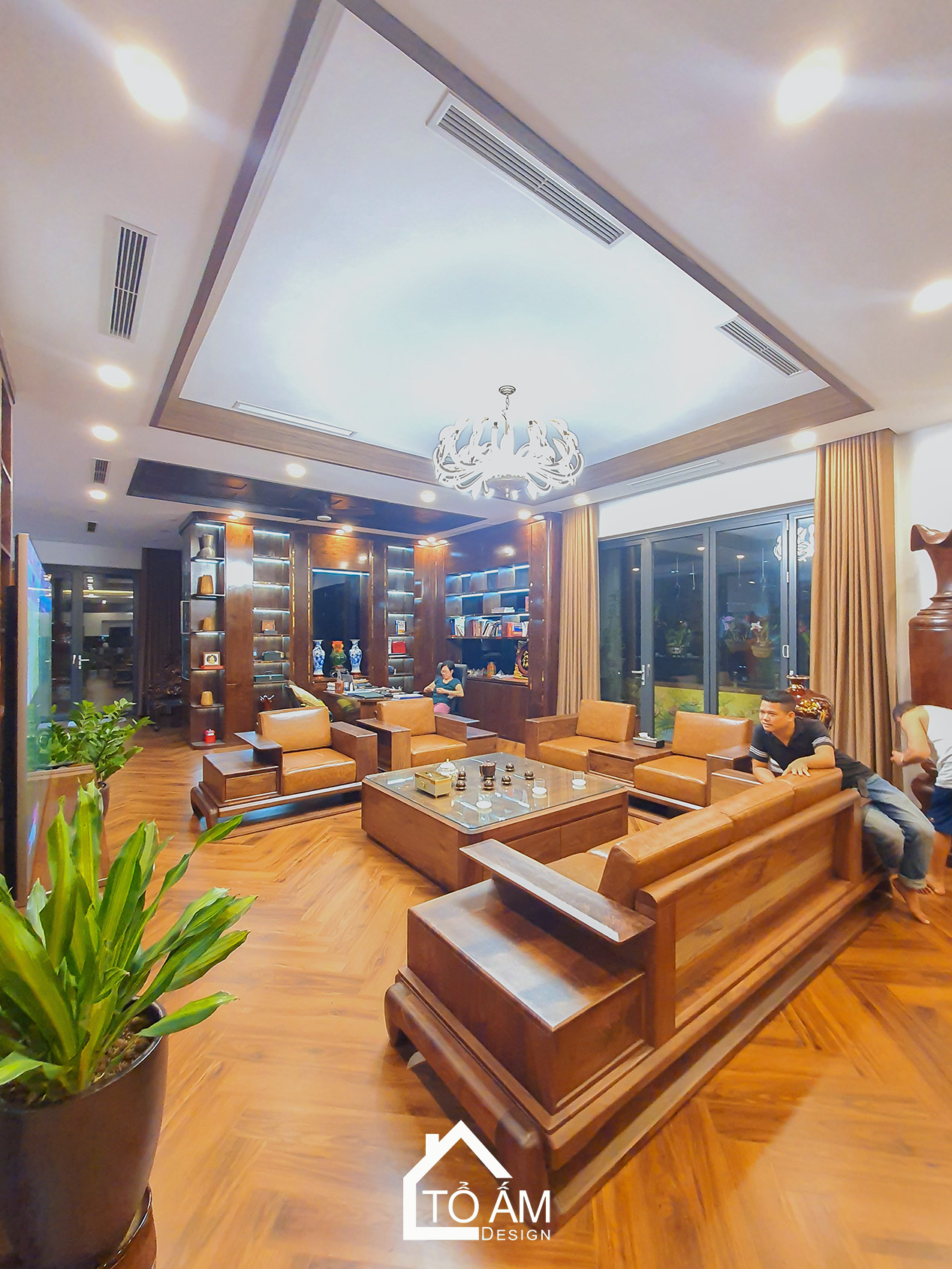 Phòng khách Penthouse Gỗ Tự Nhiên, Gỗ óc chó Sang Trọng - Hoàn thiện công trình Penthouse Gỗ Tự Nhiên chú Vui tại Hòa Lạc - Tổ Ấm Design