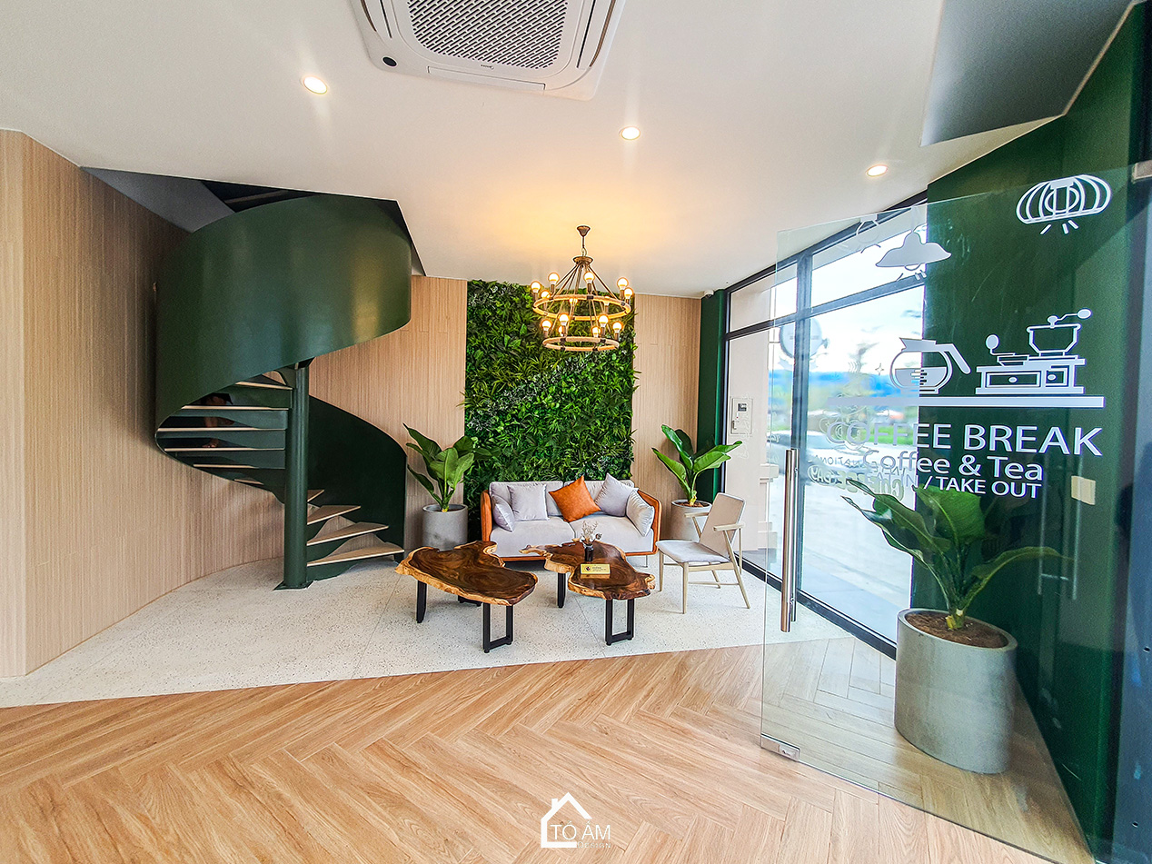 Tầng 1 & 2: Không gian dịch vụ: Quán cà phê – Hoàn thiện Công trình Nhà mẫu SHG9M tại Vinhomes Golden Avenue Móng Cái - Không gian nhà phố chữa lành - Tổ Ấm Design
