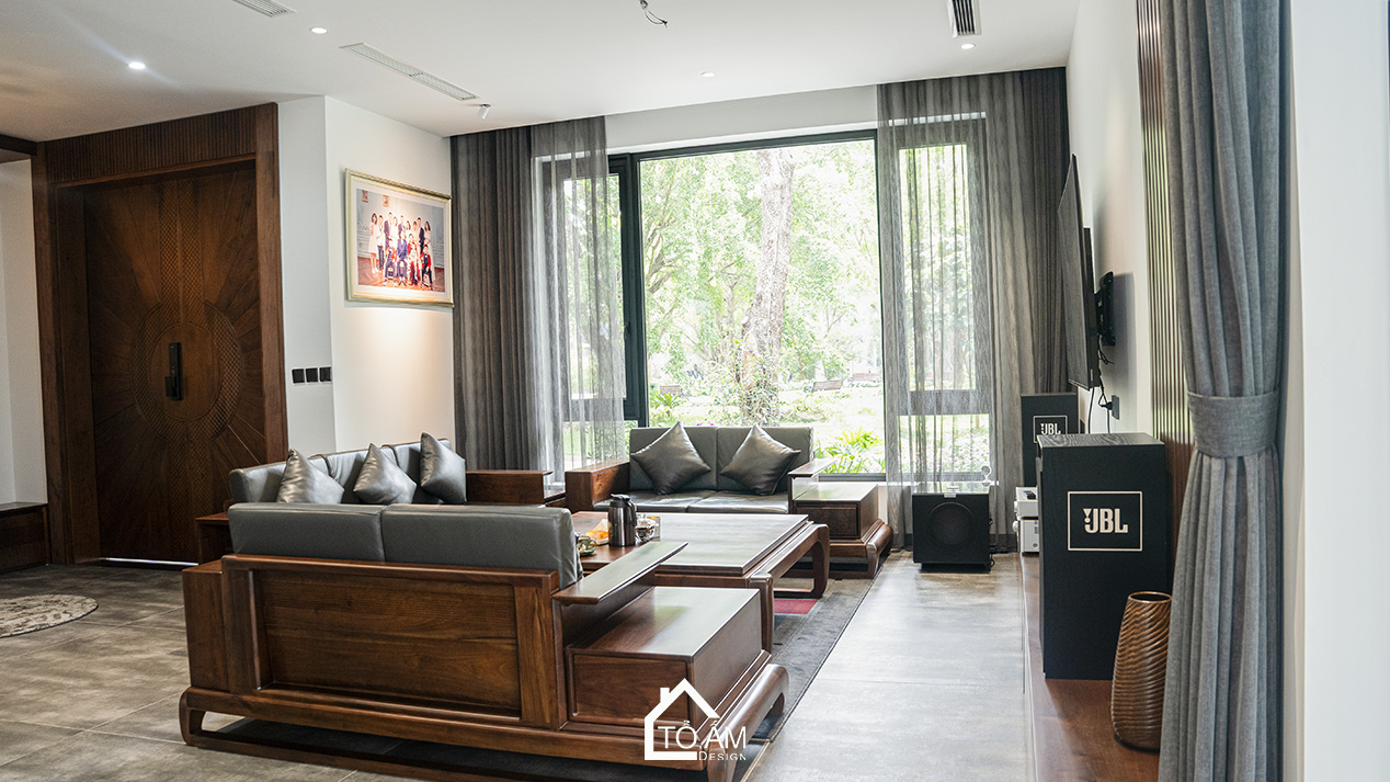 Phòng khách Biệt thự Gỗ Sồi Ecopark: Dấu ấn của sự sang trọng và bình yên - Hoàn tiện công trình Biệt thự Gỗ Sồi Mỹ Ecopark - Tổ Ấm Design