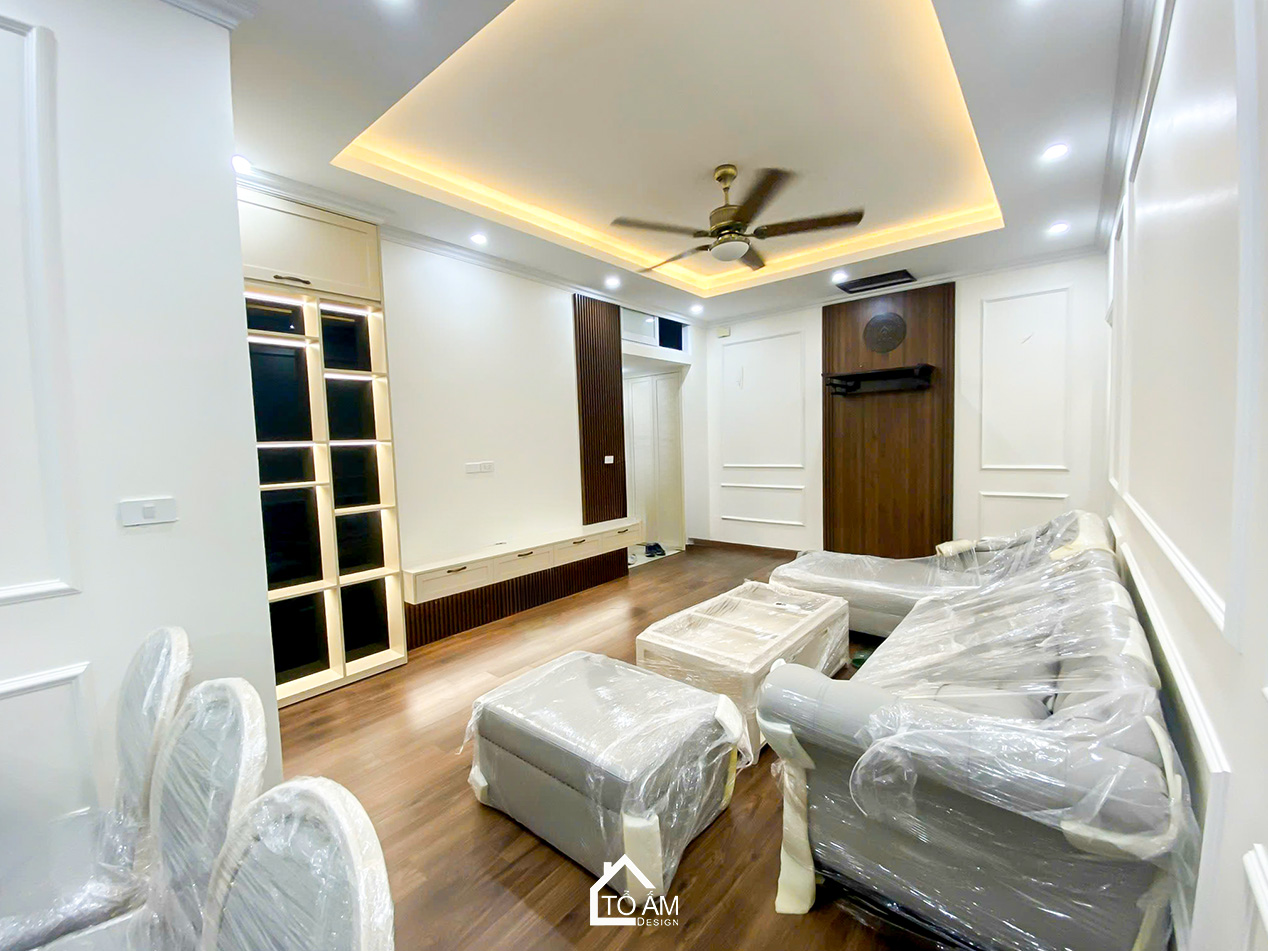 Phòng khách kết hợp bàn ăn: Trắng tinh khôi – Sang trọng – Nhẹ nhàng - Hoàn thiện Chung cư 3 ngủ Cienco Thanh Xuân, Hoàng Đạo Thúy - Tổ Ấm Design