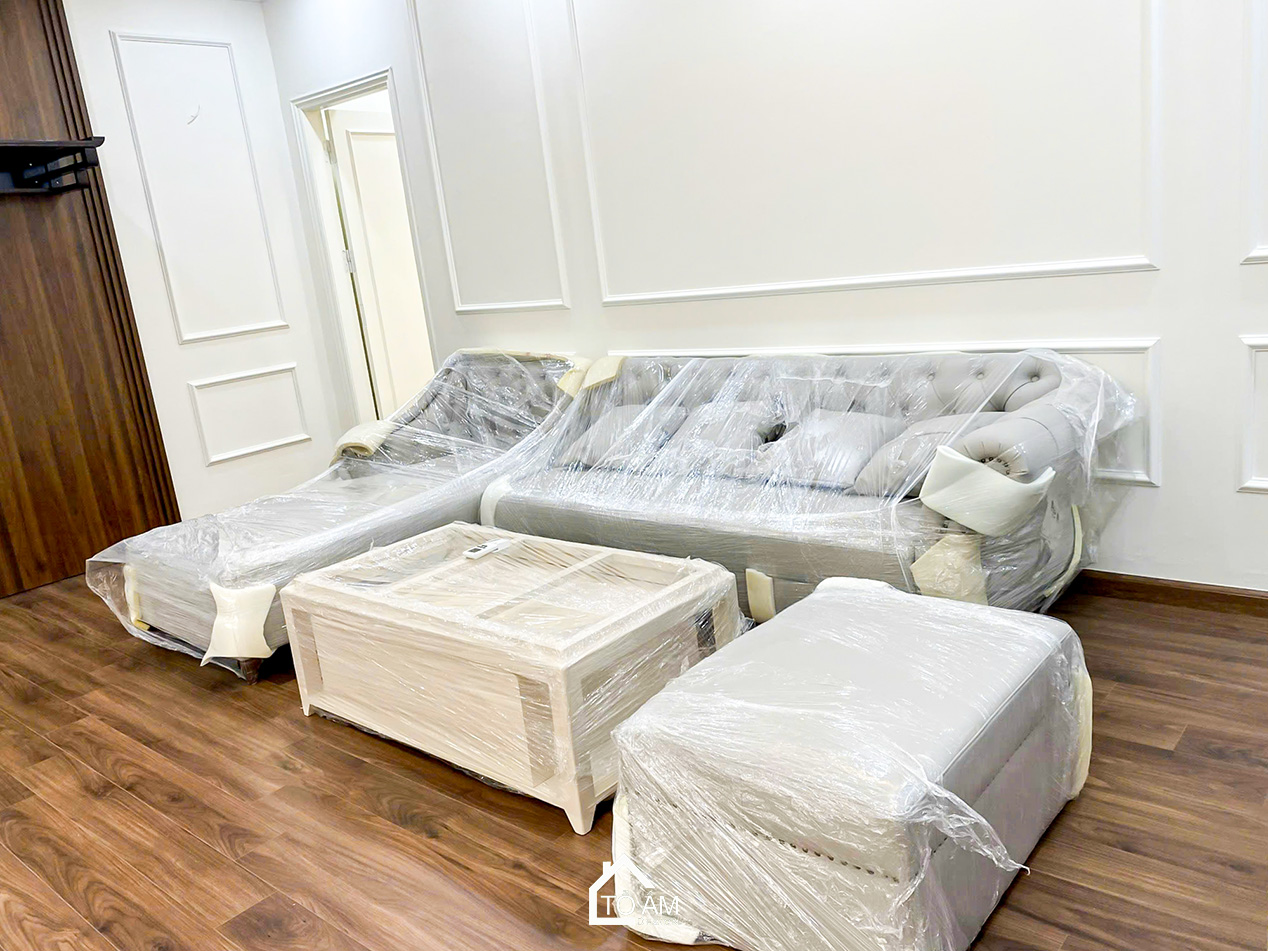 Phòng khách kết hợp bàn ăn: Trắng tinh khôi – Sang trọng – Nhẹ nhàng - Hoàn thiện Chung cư 3 ngủ Cienco Thanh Xuân, Hoàng Đạo Thúy - Tổ Ấm Design