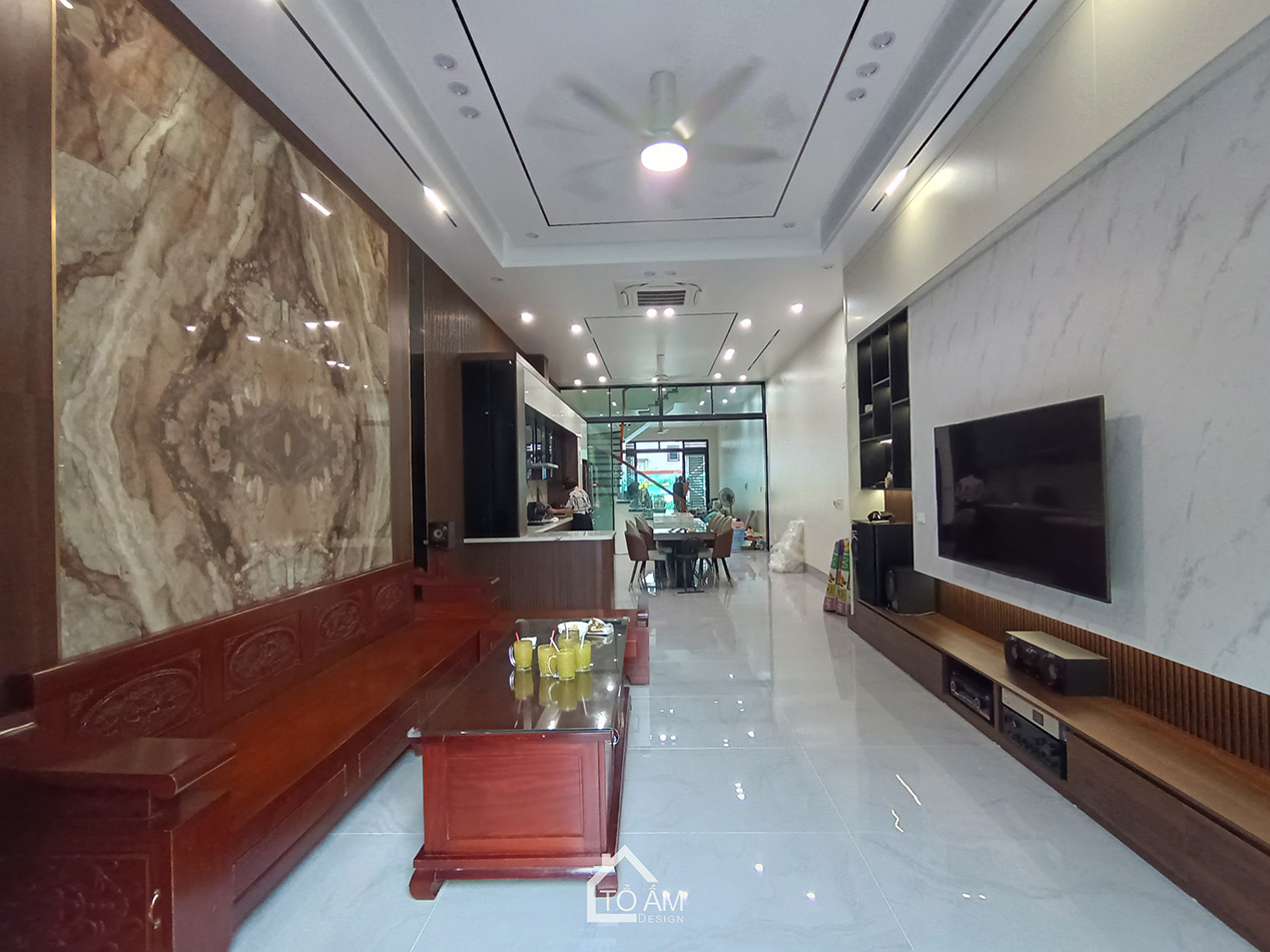 Phòng khách: Nơi cảm xúc bắt đầu trong không gian nhà phố chữa lành - Hoàn thiện Nhà phố Hiện đại 3 tầng tại Tiên Yên - Tổ Ấm Design