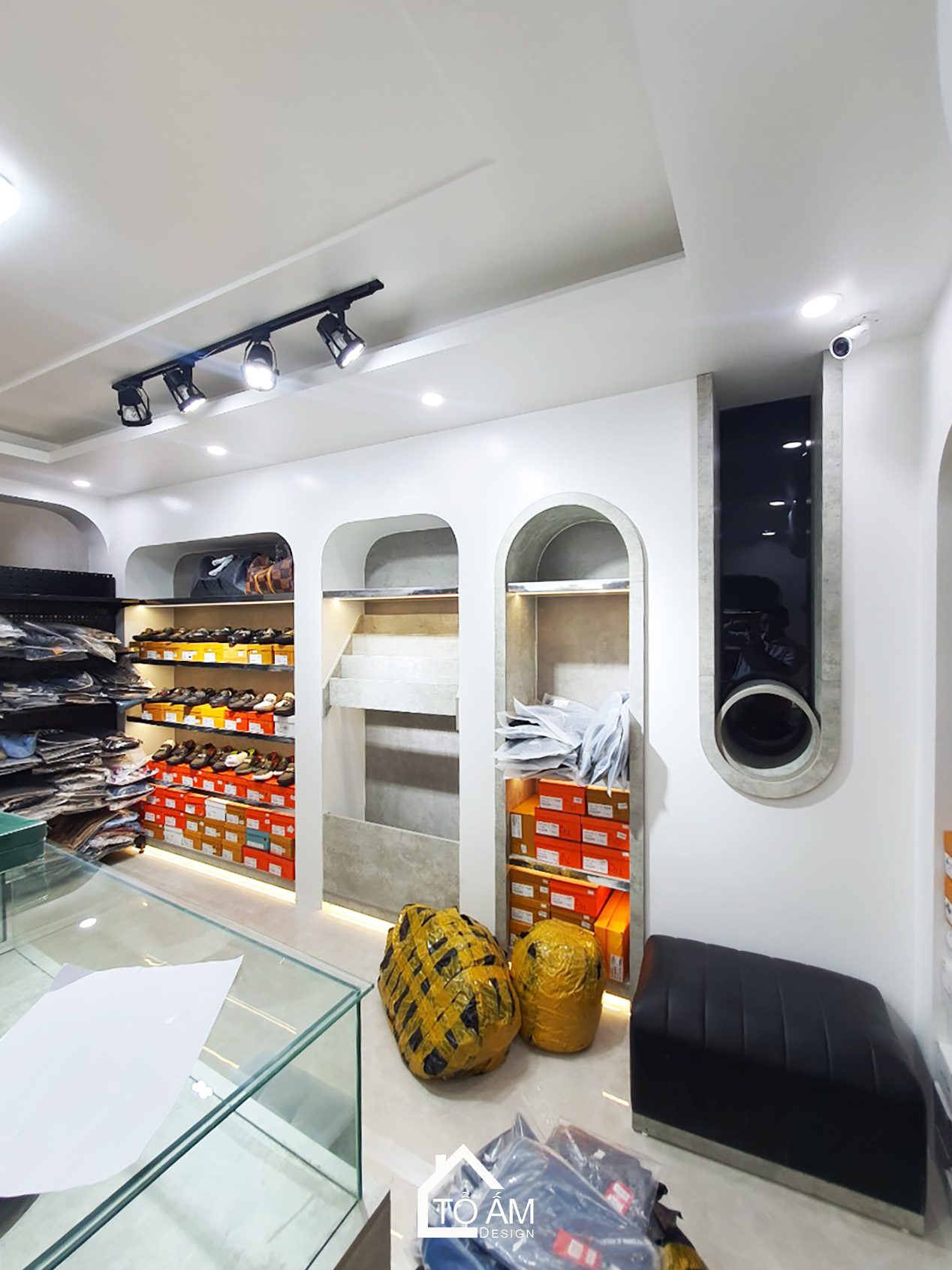 Tầng 1 – Nội thất Không gian dịch vụ / shop thời trang hiện đại - Hoàn thiện Nhà phố 5 tầng chữa lành tại Móng Cái - Tổ Ấm Design