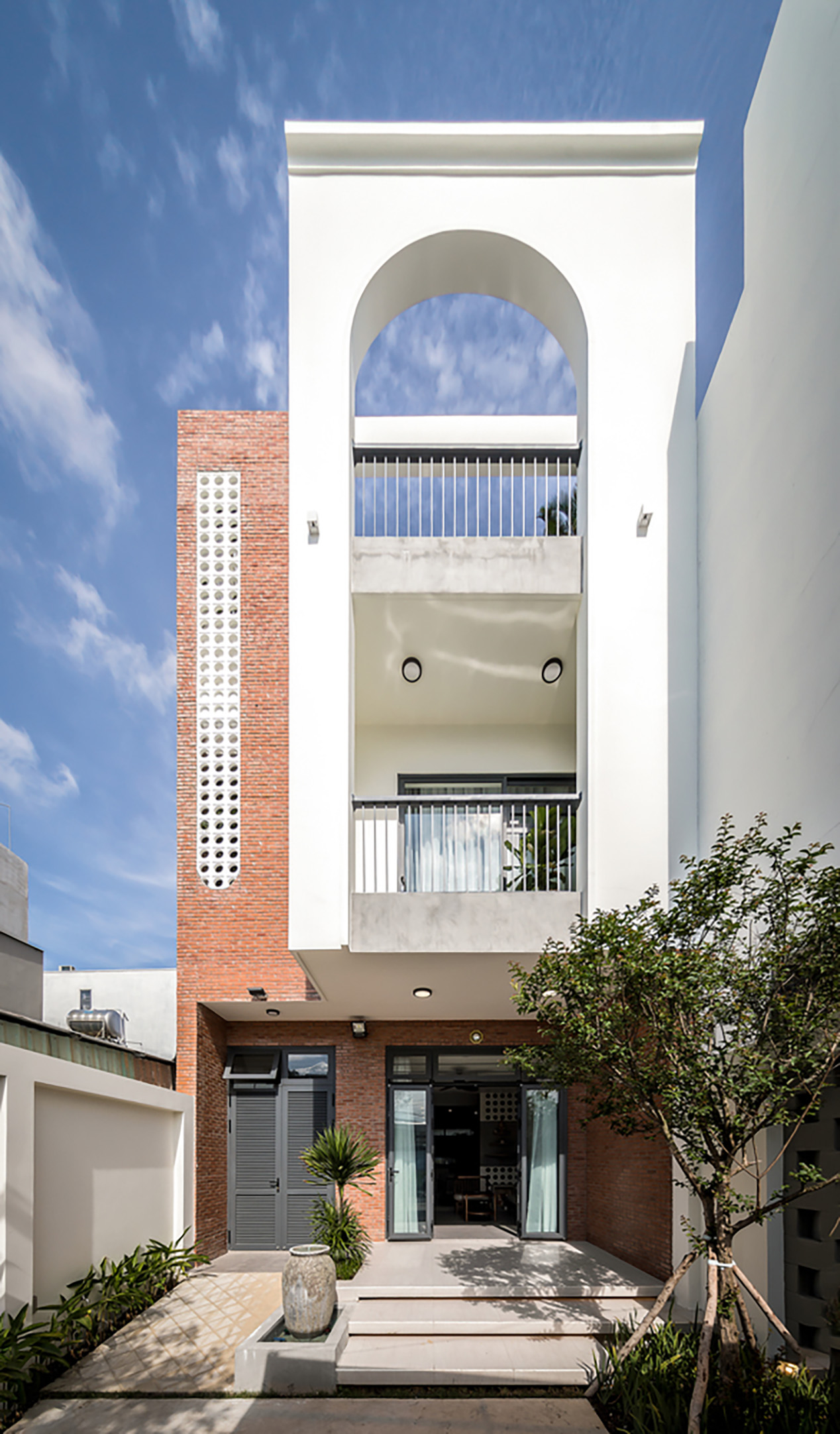 Không gian nội thất Nhà phố Tropical Hồ Chí Minh – phong cách mở, ngập tràn ánh sáng - Công trình tham khảo Nhà phố Tropical Hồ Chí Minh - Tổ Ấm Design