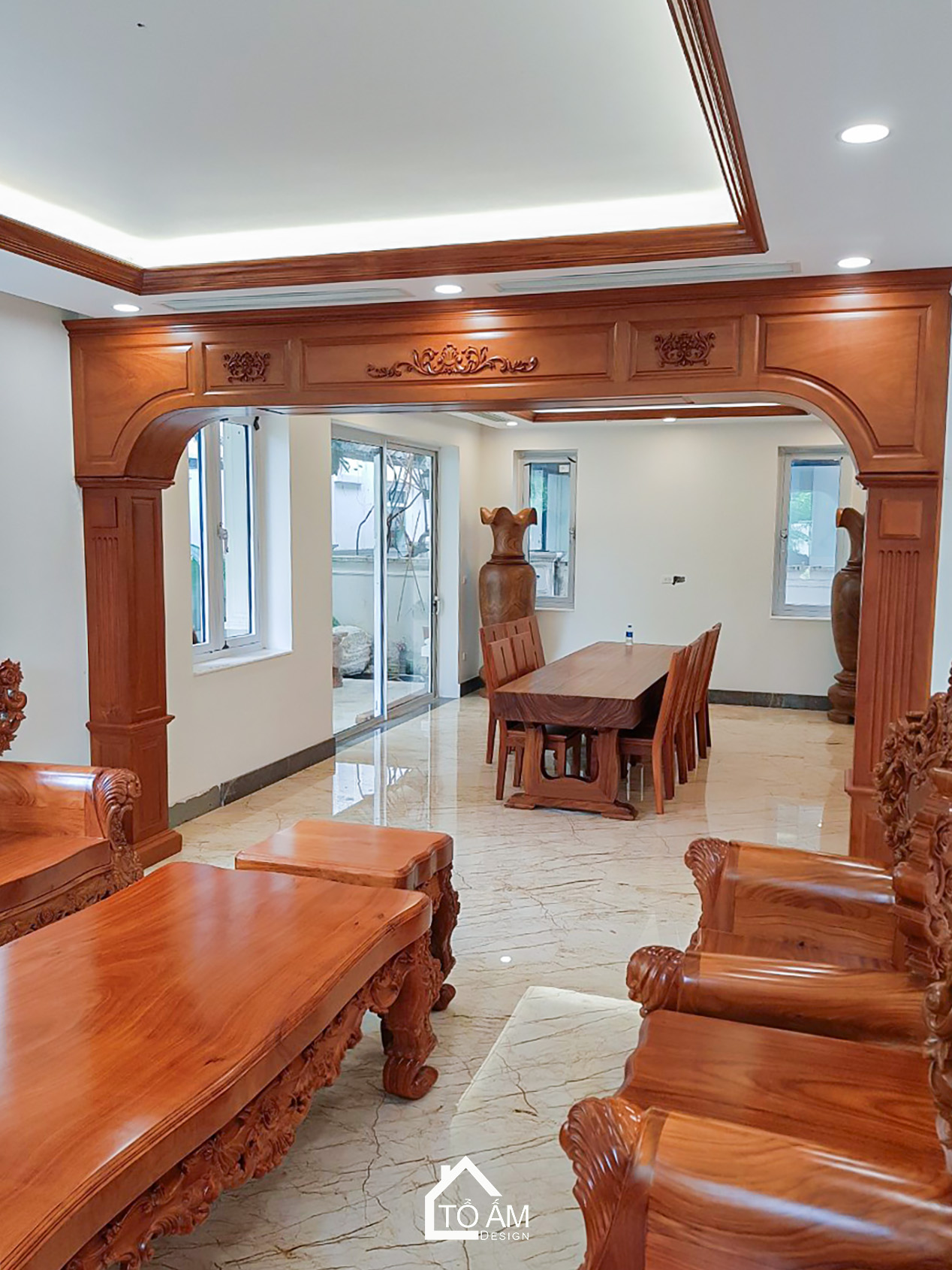 Phòng khách Gỗ gõ đỏ sang trọng phong cách Tân Cổ Điển - Biệt thự Gỗ gõ đỏ sang trọng – Tổ Ấm Design