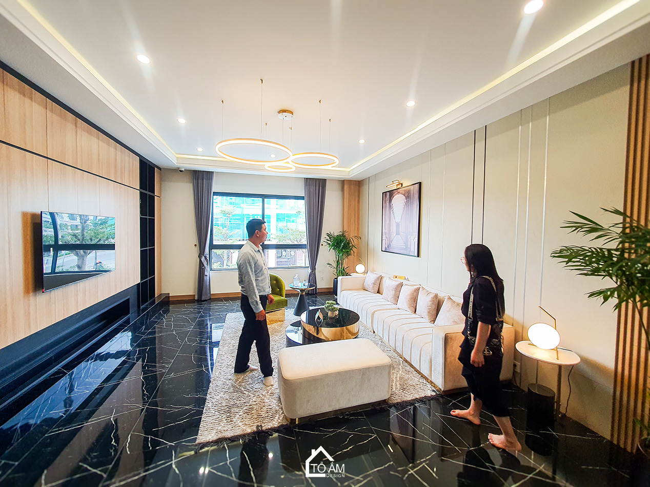 Tầng 2: Phòng khách & phòng bếp – Hoàn thiện Nhà mẫu Vinhomes Golden Avenue Móng Cái - Không gian nhà phố chữa lành - Tổ Ấm Design