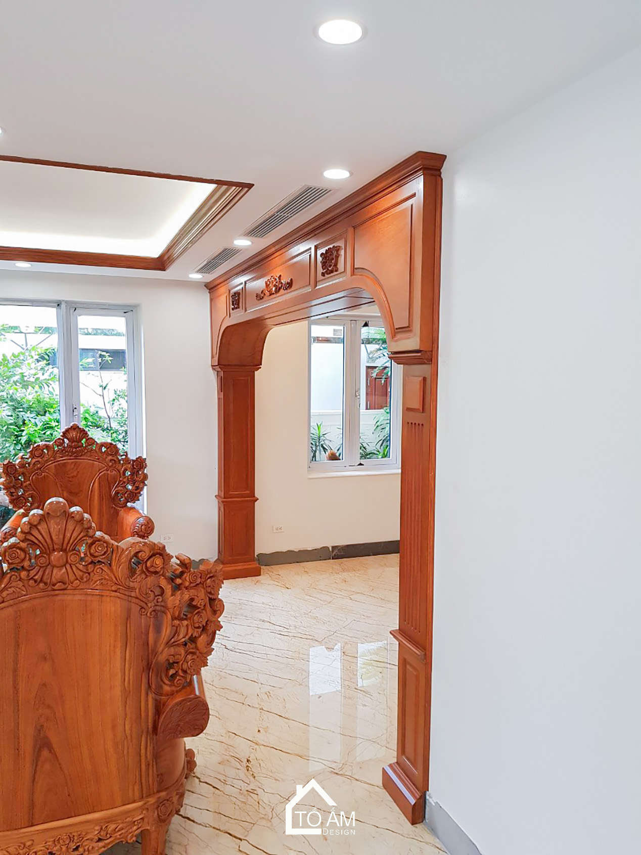 Phòng khách Gỗ gõ đỏ sang trọng phong cách Tân Cổ Điển - Biệt thự Gỗ gõ đỏ sang trọng – Tổ Ấm Design