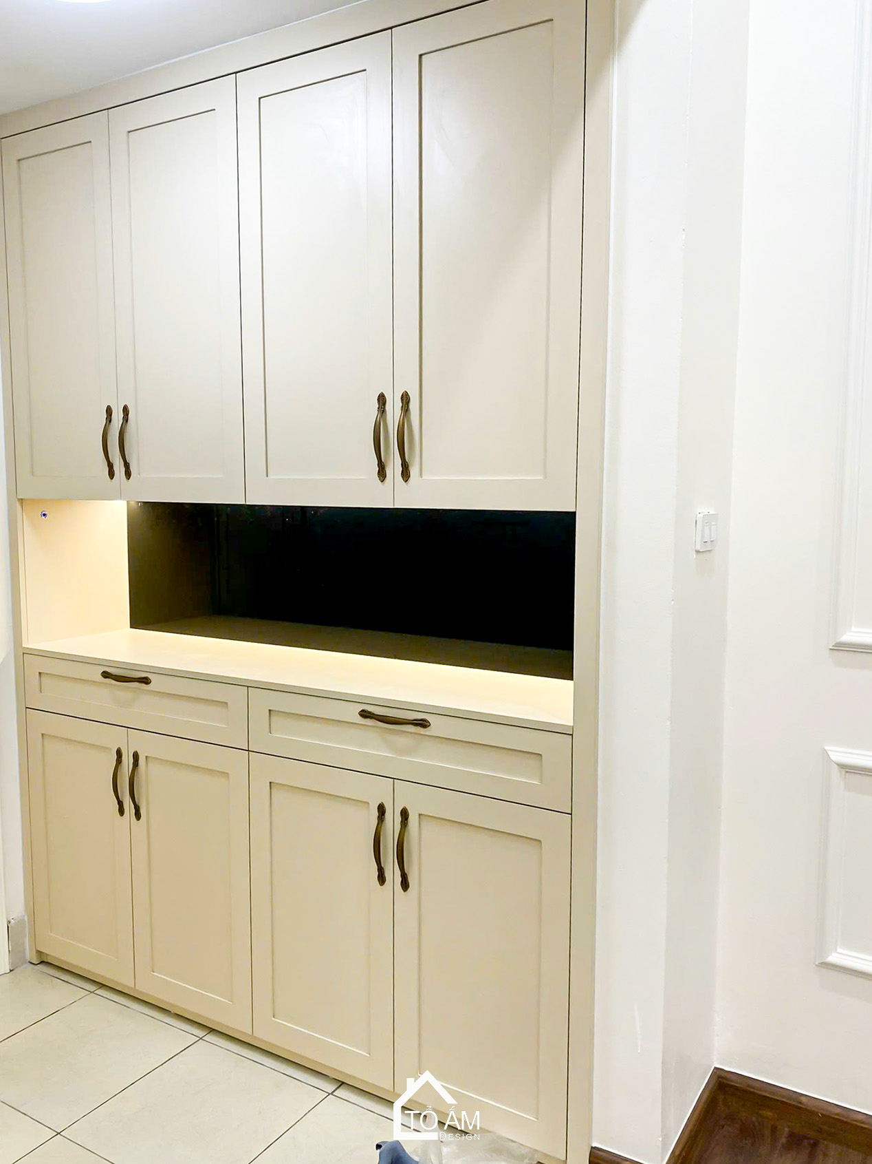 Phòng khách kết hợp bàn ăn: Trắng tinh khôi – Sang trọng – Nhẹ nhàng - Hoàn thiện Chung cư 3 ngủ Cienco Thanh Xuân, Hoàng Đạo Thúy - Tổ Ấm Design