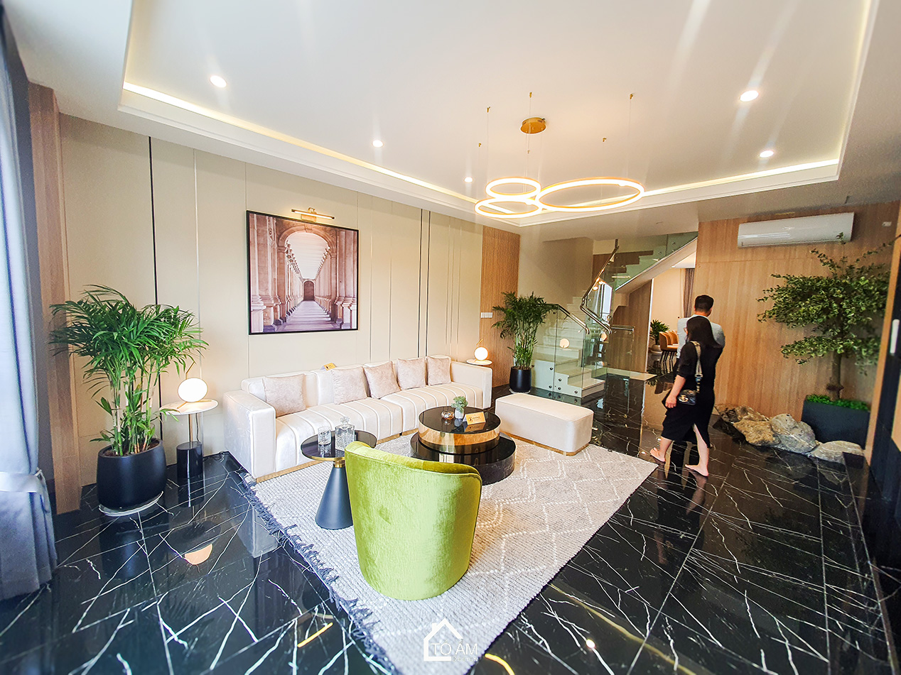 Tầng 2: Phòng khách & phòng bếp – Hoàn thiện Nhà mẫu Vinhomes Golden Avenue Móng Cái - Không gian nhà phố chữa lành - Tổ Ấm Design