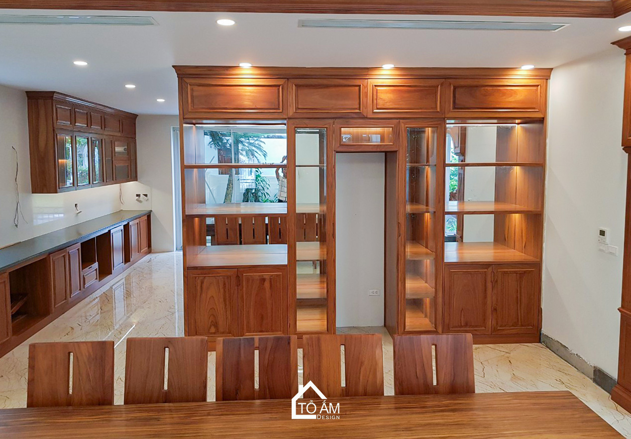 Phòng Bếp Gỗ gõ đỏ sang trọng phong cách Tân Cổ Điển - Biệt thự Gỗ gõ đỏ sang trọng – Tổ Ấm Design