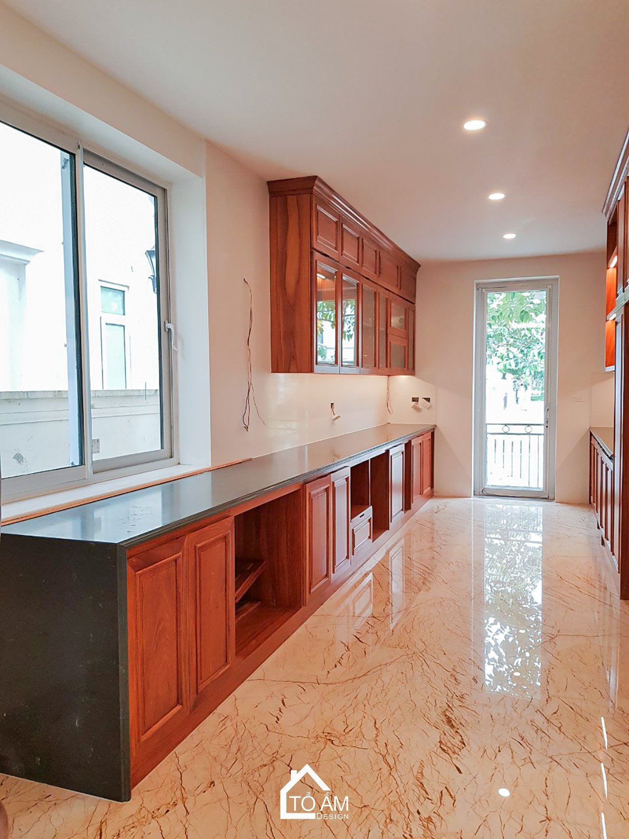 Phòng Bếp Gỗ gõ đỏ sang trọng phong cách Tân Cổ Điển - Biệt thự Gỗ gõ đỏ sang trọng – Tổ Ấm Design