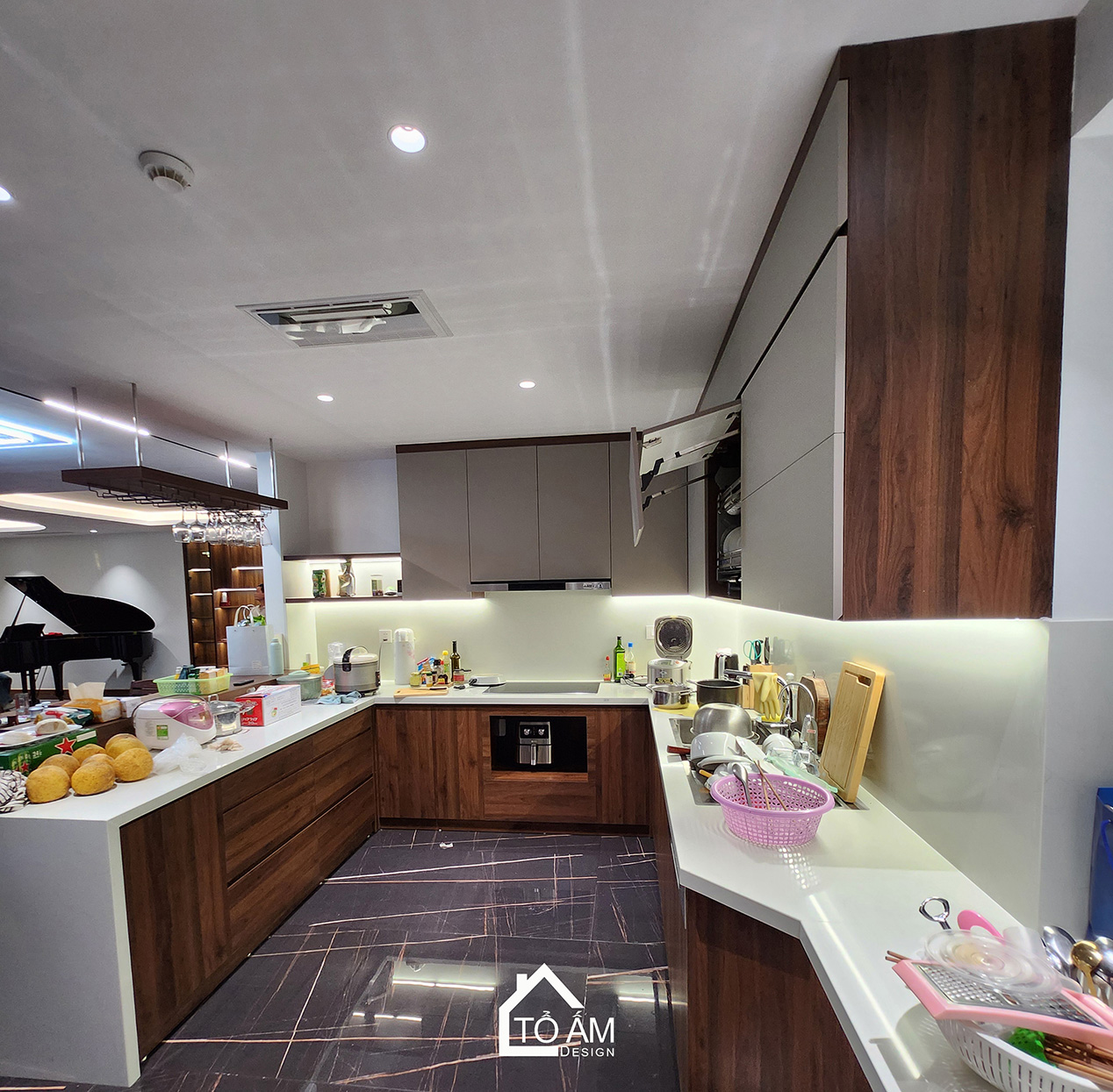 Không gian bếp: Tinh tế – gọn gàng – tiện nghi vượt trội - Hoàn thiện Chung cư 2 ngủ tại Tòa Ciputra, Tây Hồ - Tổ Ấm Design 