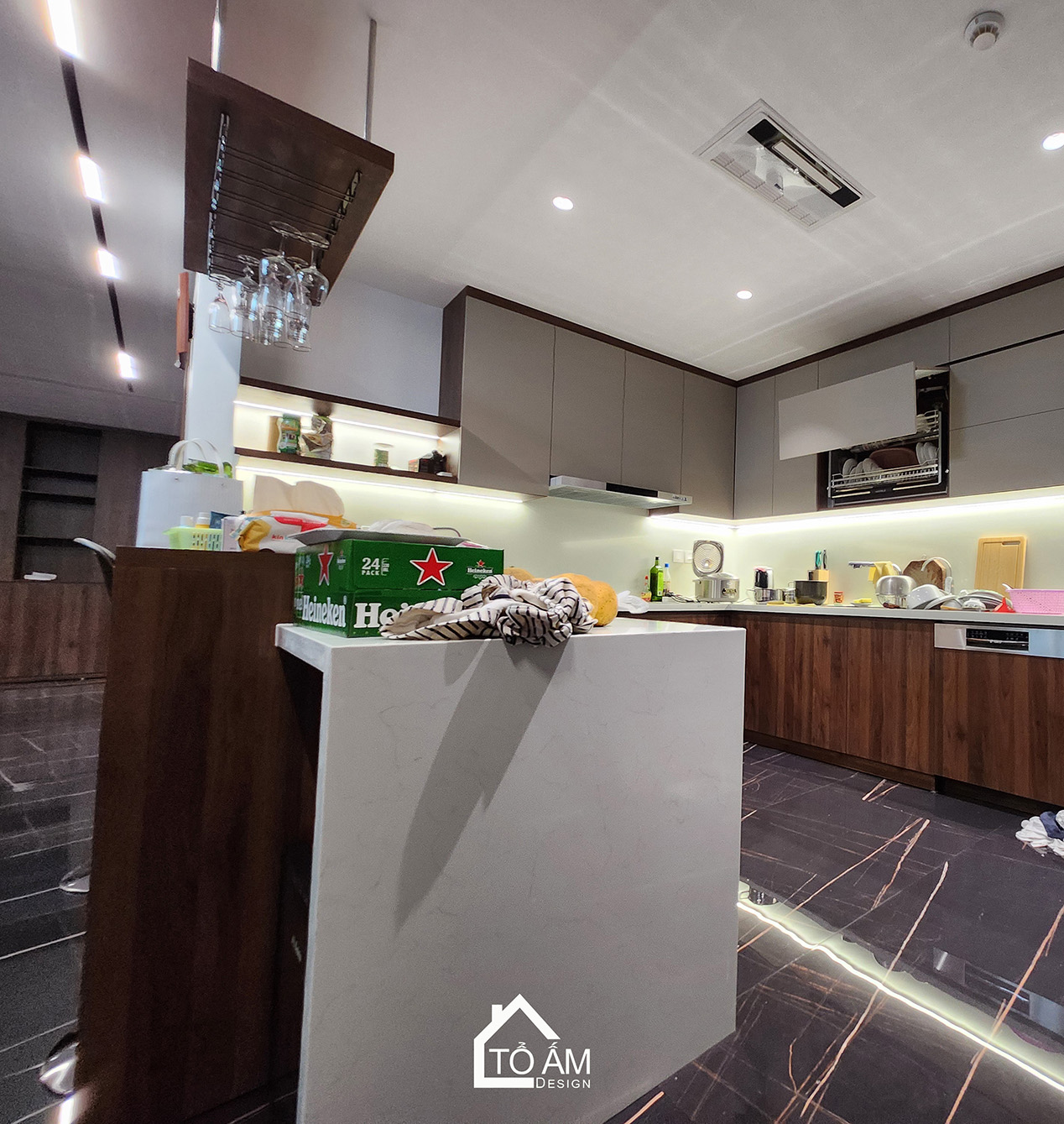 Không gian bếp: Tinh tế – gọn gàng – tiện nghi vượt trội - Hoàn thiện Chung cư 2 ngủ tại Tòa Ciputra, Tây Hồ - Tổ Ấm Design 