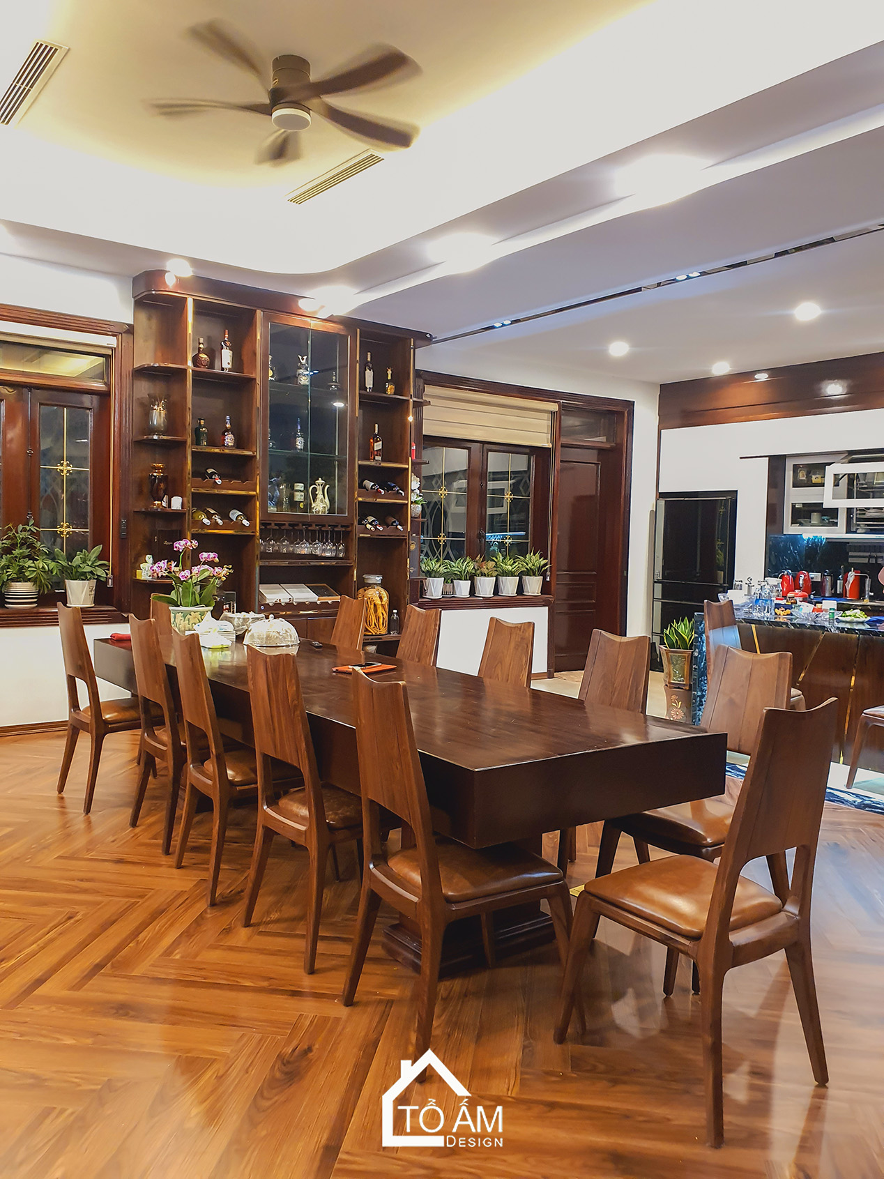 Phòng bếp Penthouse Gỗ Tự Nhiên, Gỗ óc chó Sang Trọng - Hoàn thiện công trình Penthouse Gỗ Tự Nhiên chú Vui tại Hòa Lạc - Tổ Ấm Design