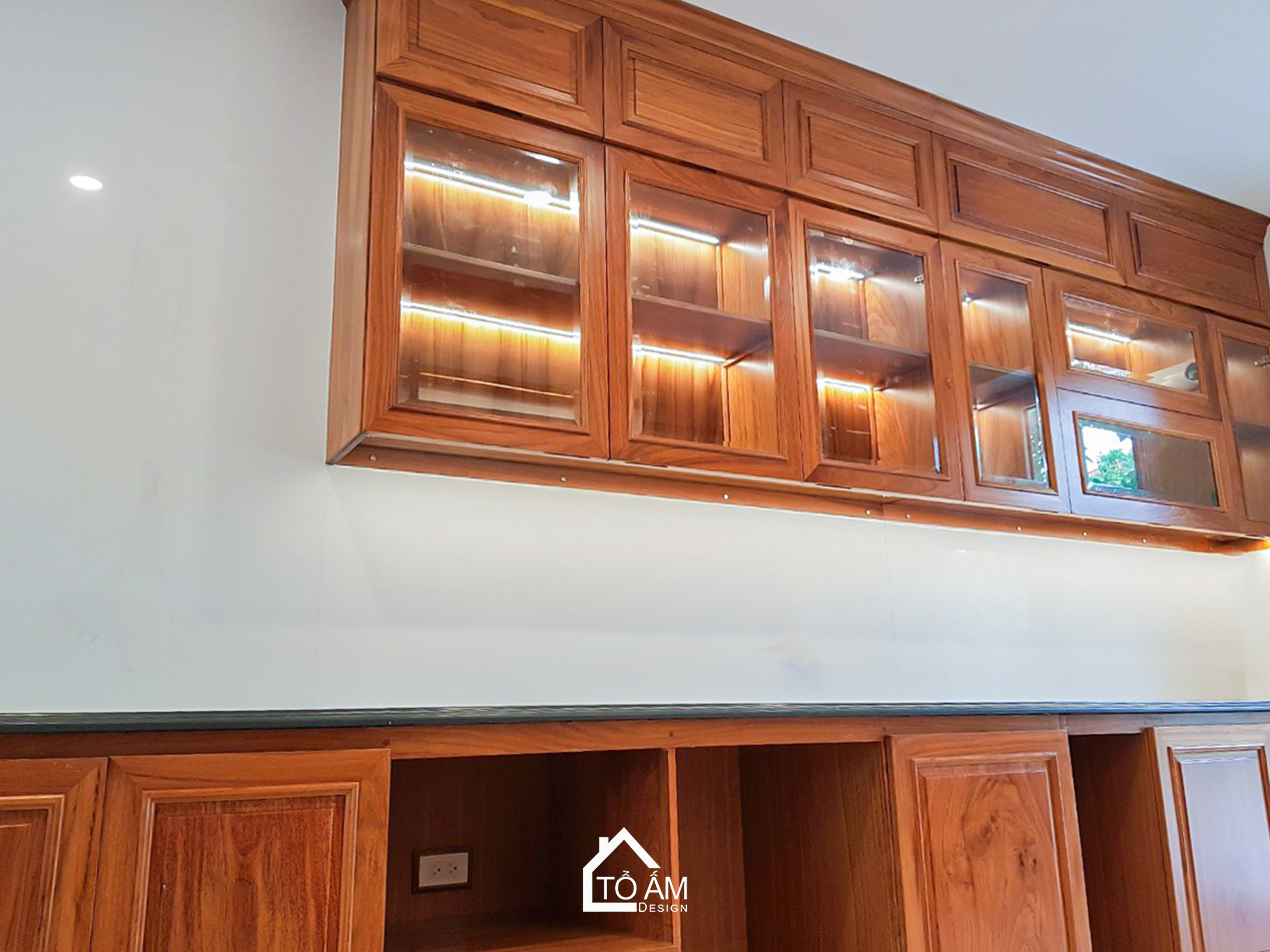 Phòng Bếp Gỗ gõ đỏ sang trọng phong cách Tân Cổ Điển - Biệt thự Gỗ gõ đỏ sang trọng – Tổ Ấm Design