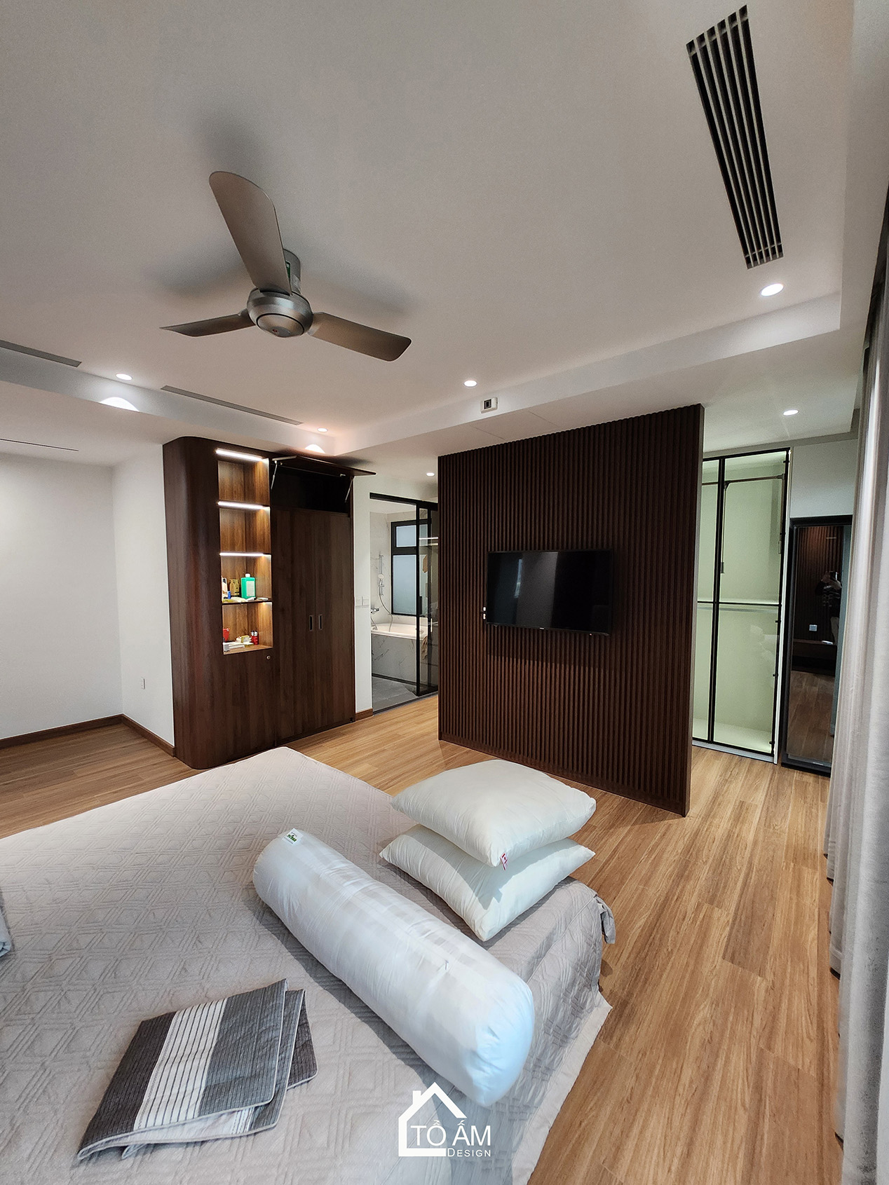 Phòng ngủ Master: An trú cảm xúc sau một ngày dài - Hoàn thiện Chung cư 2 ngủ tại Tòa Ciputra, Tây Hồ - Tổ Ấm Design 