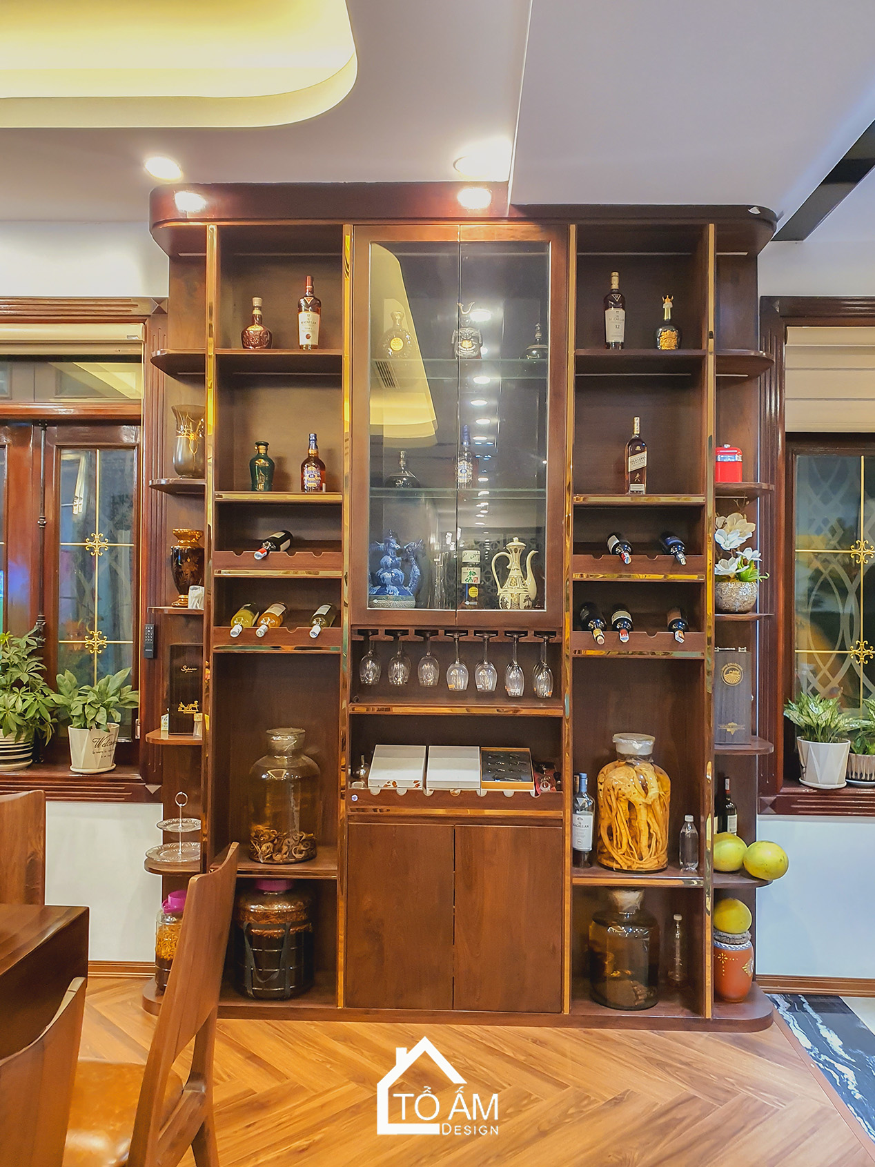 Phòng bếp Penthouse Gỗ Tự Nhiên, Gỗ óc chó Sang Trọng - Hoàn thiện công trình Penthouse Gỗ Tự Nhiên chú Vui tại Hòa Lạc - Tổ Ấm Design