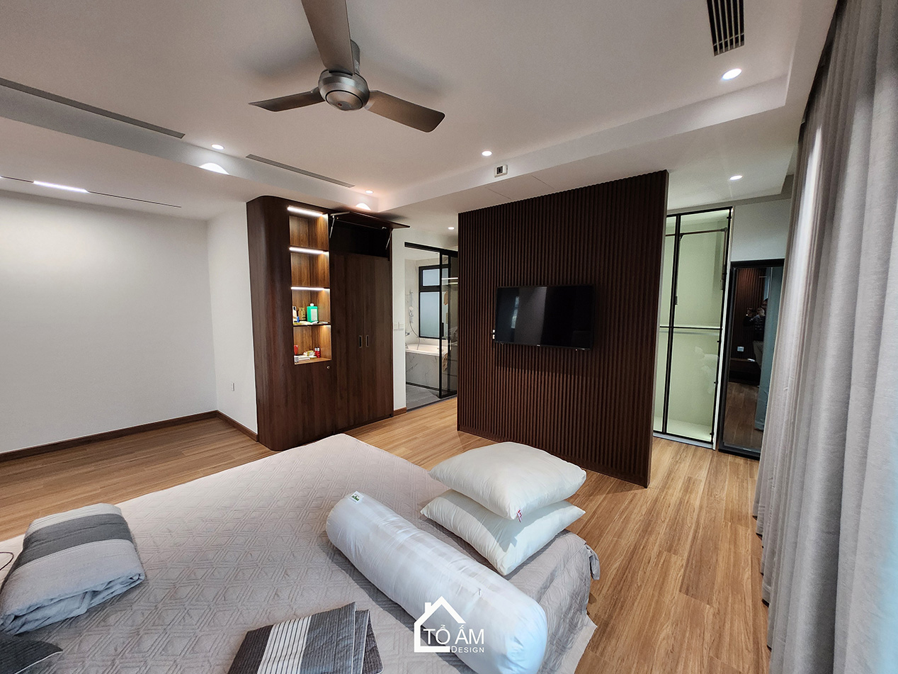 Phòng ngủ Master: An trú cảm xúc sau một ngày dài - Hoàn thiện Chung cư 2 ngủ tại Tòa Ciputra, Tây Hồ - Tổ Ấm Design 