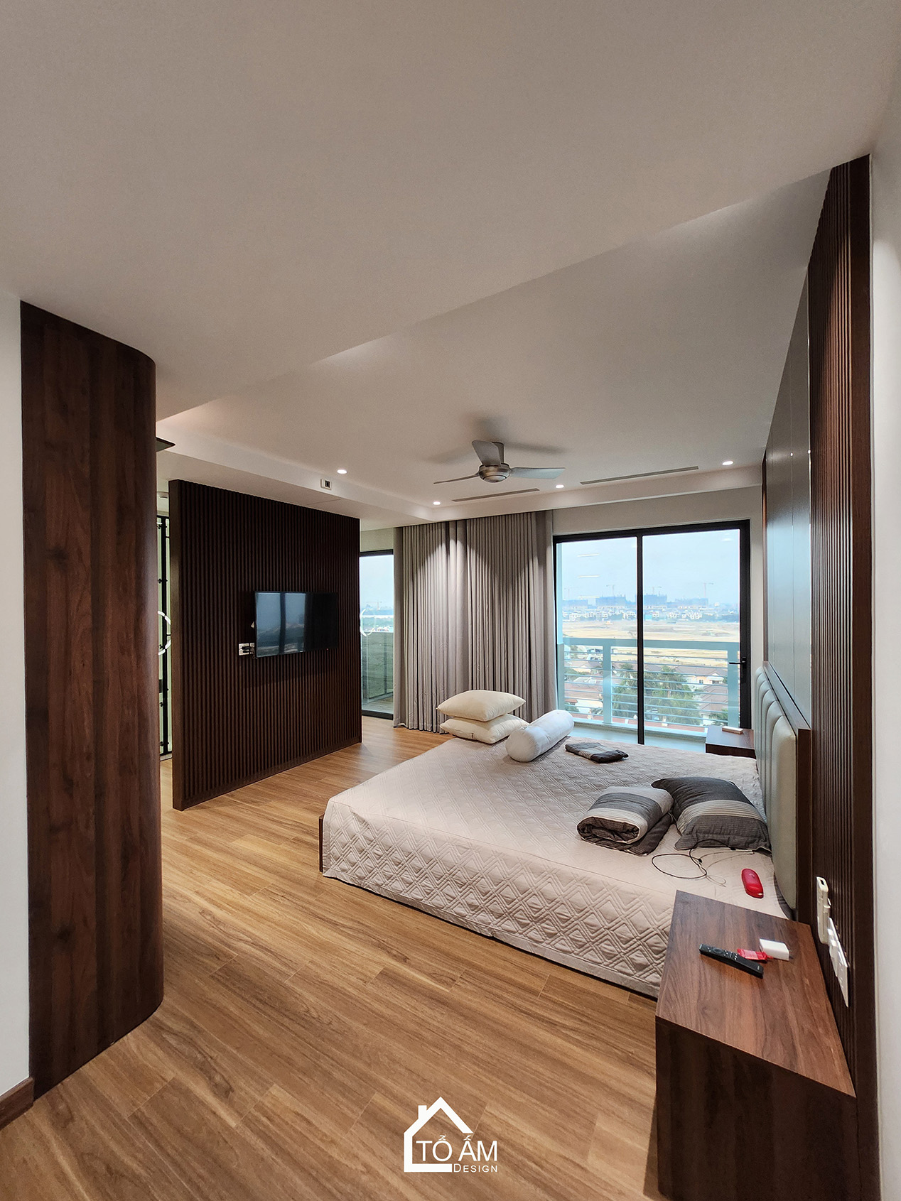 Phòng ngủ Master: An trú cảm xúc sau một ngày dài - Hoàn thiện Chung cư 2 ngủ tại Tòa Ciputra, Tây Hồ - Tổ Ấm Design 