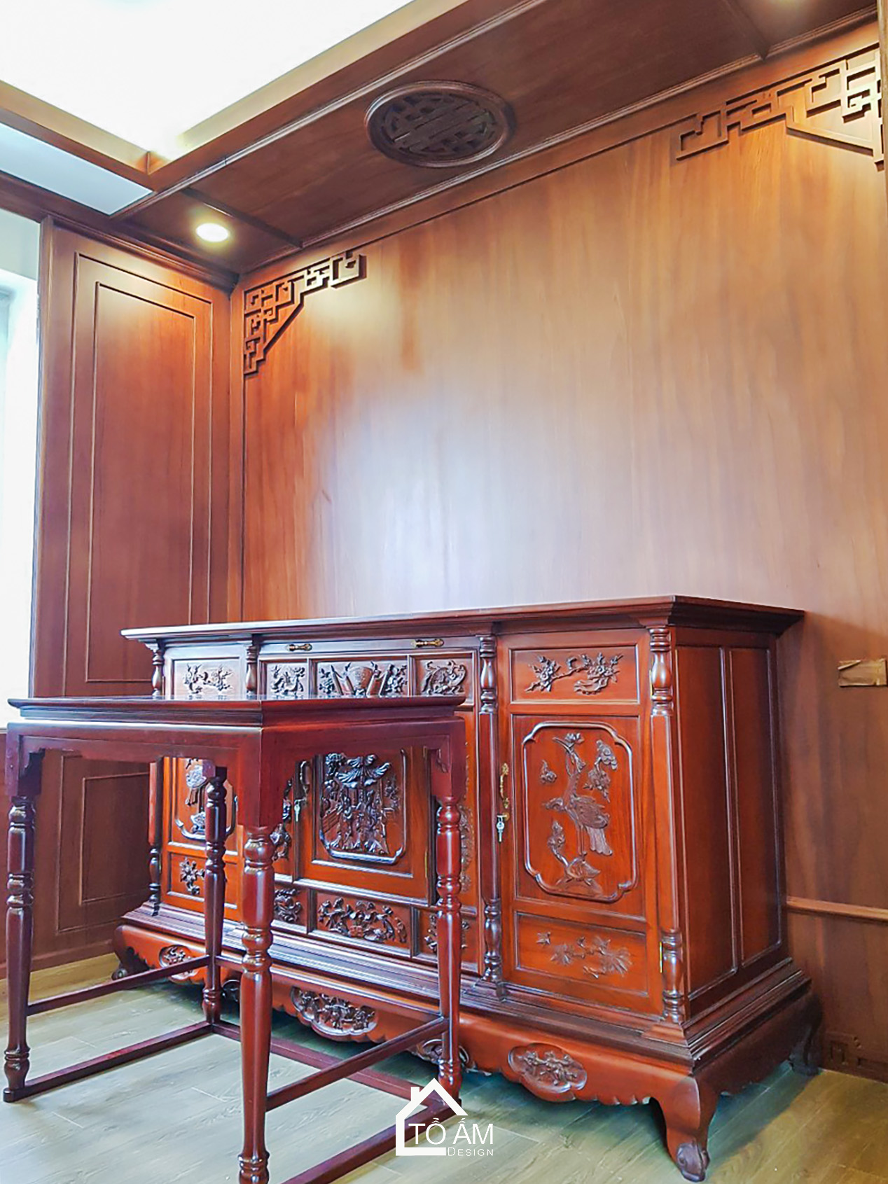 Phòng Thờ Gỗ gõ đỏ sang trọng phong cách Tân Cổ Điển - Biệt thự Gỗ gõ đỏ sang trọng – Tổ Ấm Design