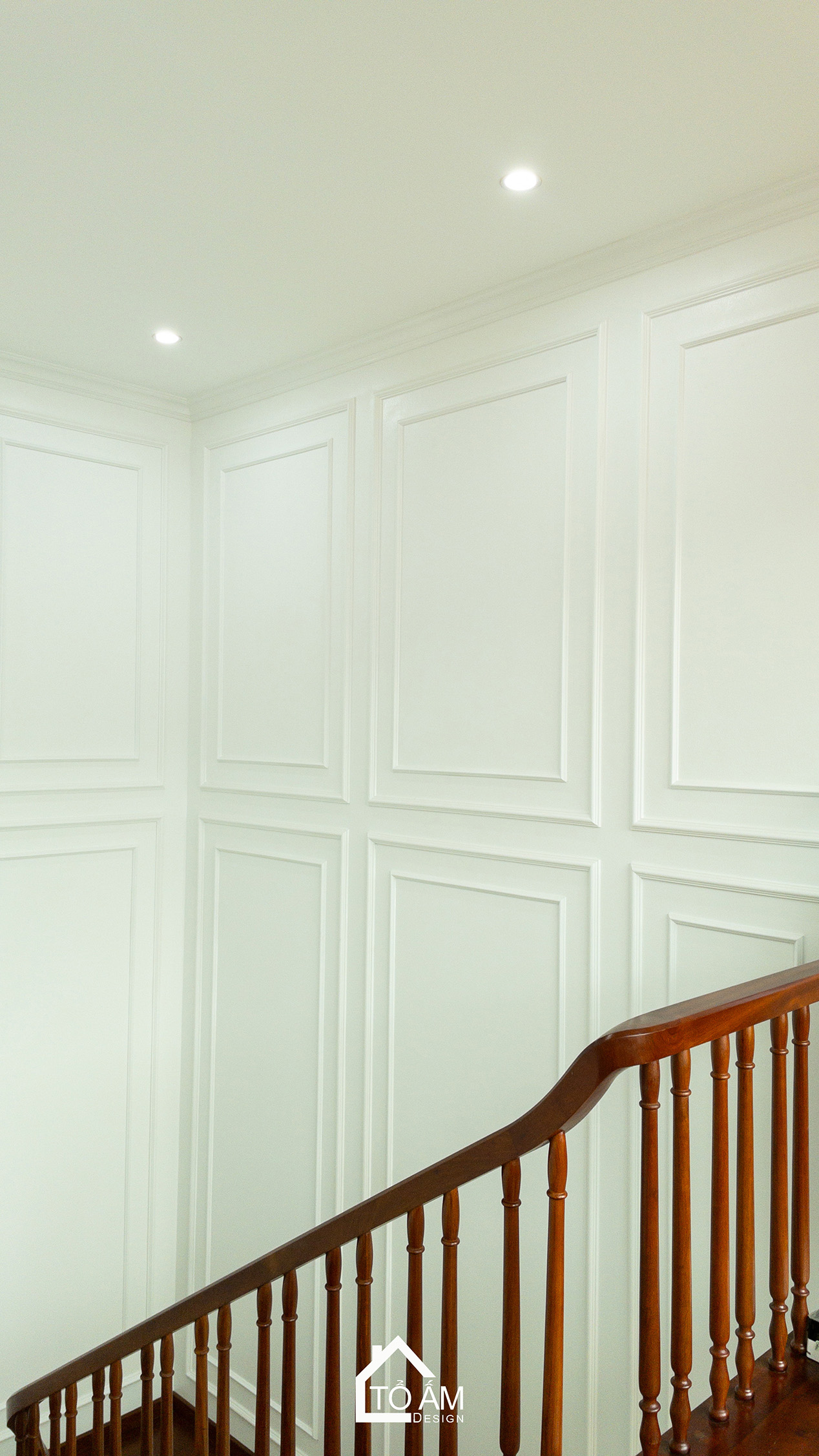 Cầu thang: Nhịp nối mềm mại giữa hai tầng sống - Hoàn thiện công trình Biệt thự sân vườn Đông Anh - Tổ Ấm Design