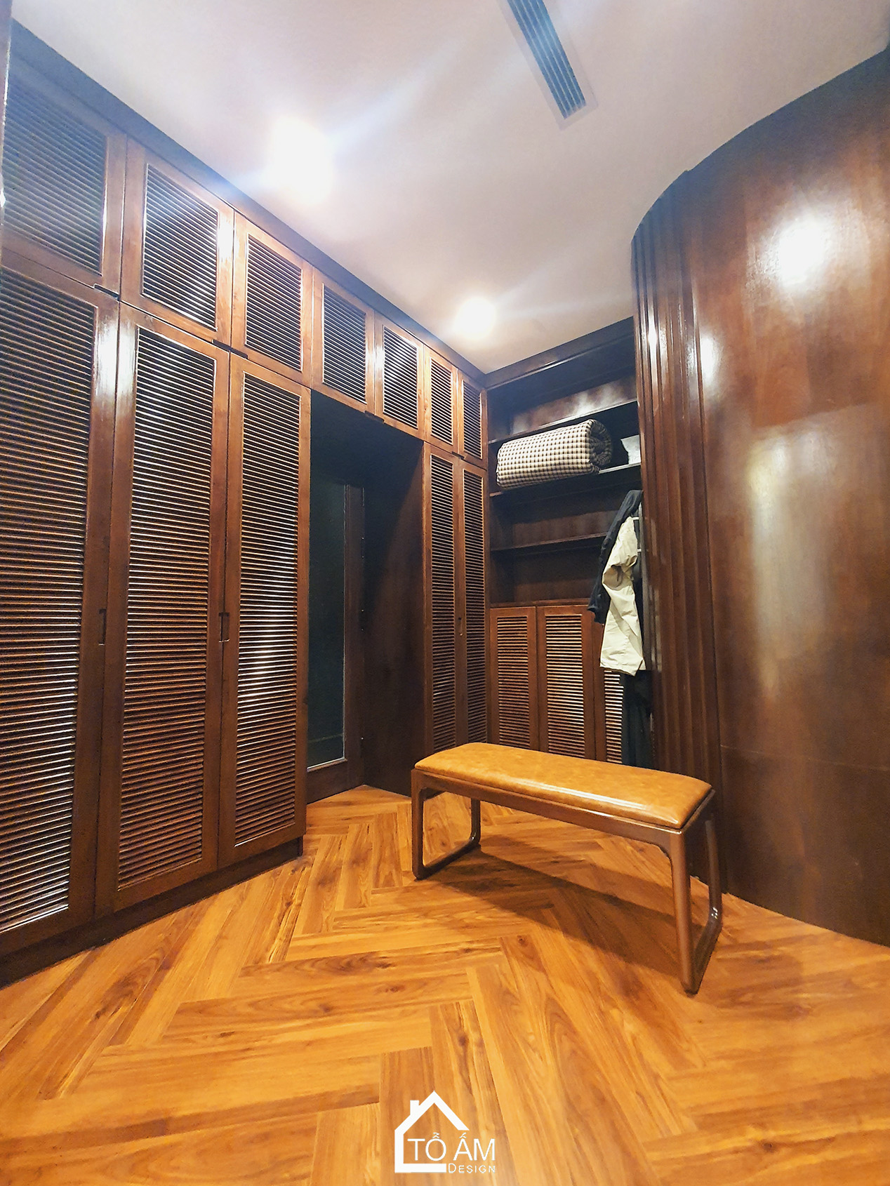 Phòng ngủ Master Penthouse Gỗ Tự Nhiên, Gỗ óc chó Sang Trọng - Hoàn thiện công trình Penthouse Gỗ Tự Nhiên chú Vui tại Hòa Lạc - Tổ Ấm Design