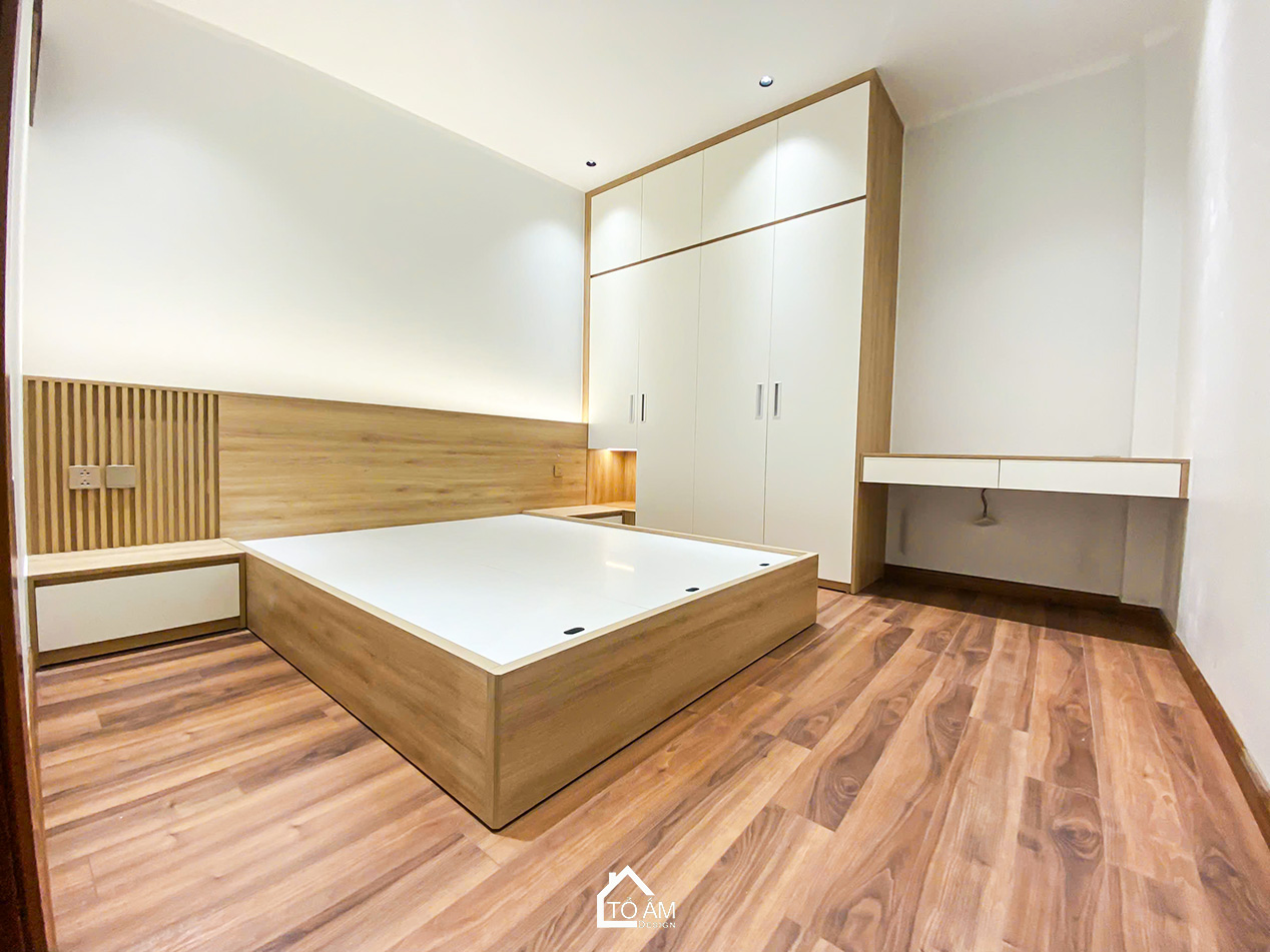 Phòng ngủ dành cho khách: Ấm áp và chỉn chu - Hoàn Thiện Nội Thất Nhà Phố 3 Tầng tại Yên Nghĩa, Hà Đông - Tổ Ấm Design